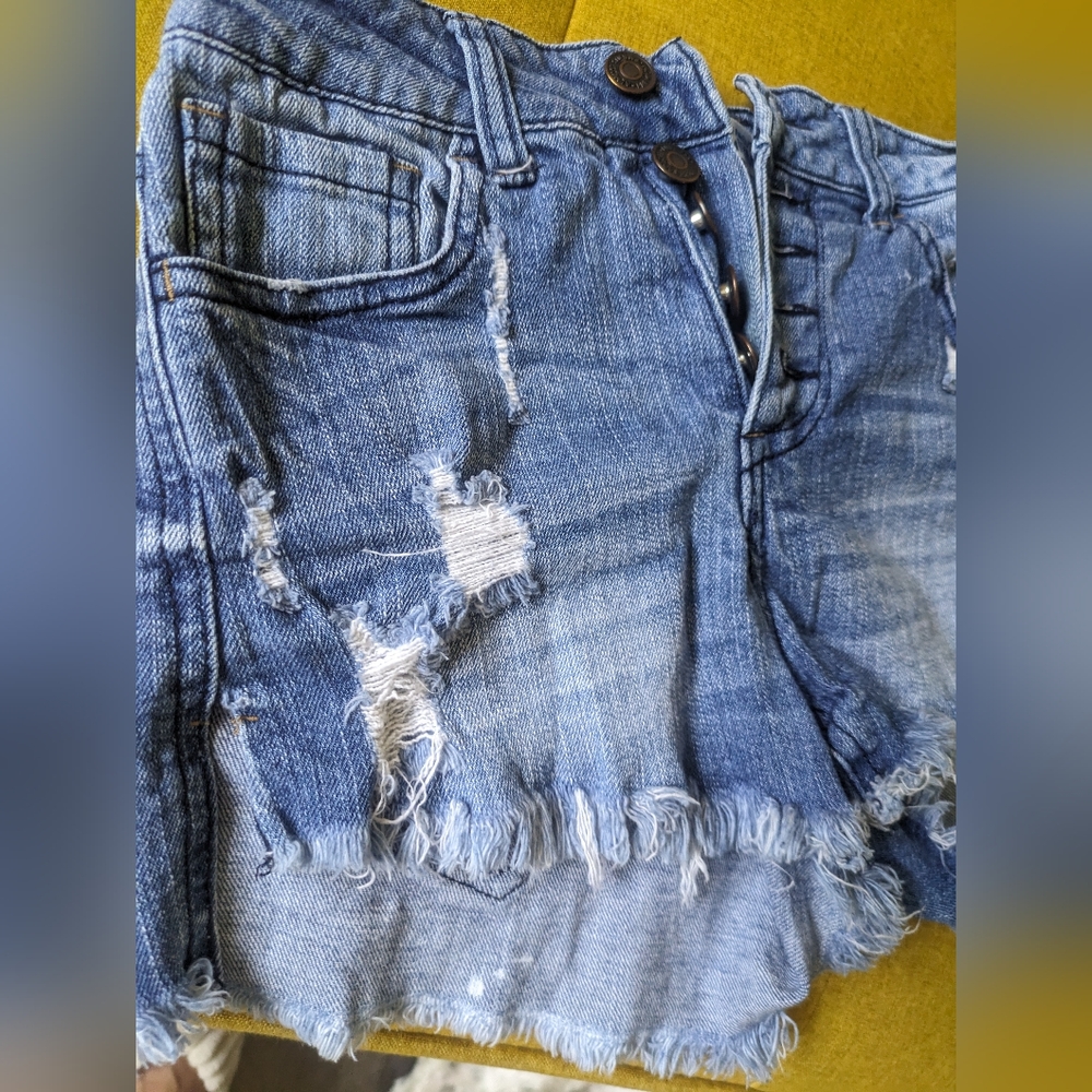 Almost famous Tillys booty shorts